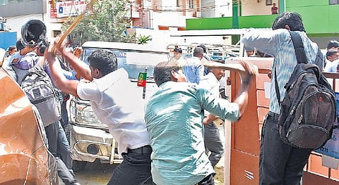 கொங்கு இளைஞர் பேரவை தாக்குதல் சம்பவம்﻿: முன்கூட்டியே தடுக்கத் தவறியதாக போலீஸ் மீது குற்றச்சாட்டு﻿