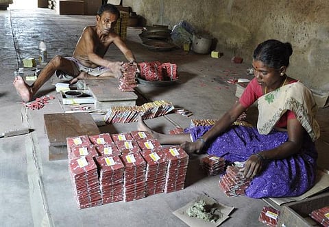 சிவகாசியில் விதிமுறை மீறி செயல்பட்டதாக 16 பட்டாசு ஆலைகளுக்கு ‘சீல்’﻿