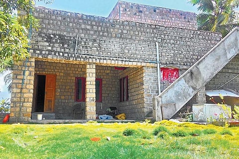 கருங்கற்களால் ஆன கனவு வீடு﻿
