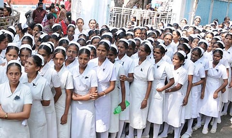 சுகாதார செயலாளர் பேச்சில் உடன்பாடு﻿: செவிலியர்கள் காலவரையற்ற உண்ணாவிரதம் வாபஸ்﻿