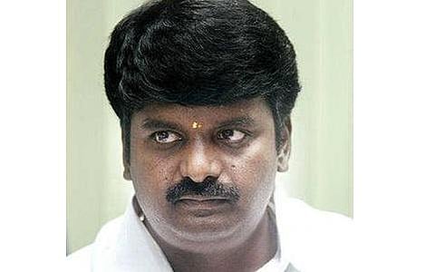 விஜயபாஸ்கருக்கு எதிராக போராட்டம் எதிரொலி﻿: அதிமுக அமைச்சர் ரகசிய ஆலோசனை﻿- முத்தரையர் சமுதாய எம்.பி., எம்எல்ஏக்கள் பங்கேற்பு﻿