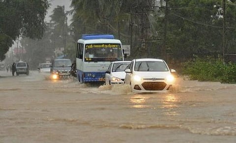 கடலூர், விழுப்புரம் மாவட்டங்களில் கனமழை﻿﻿: காட்டாற்று வெள்ளத்தில் சிக்கி 28 பேர் உயிரிழப்பு﻿ - 5 ஆயிரம் குடிசைகள் சேதம்; நெய்வேலியில் 48 செ.மீ. மழை பதிவு﻿﻿