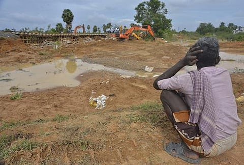 உடமைகள் ஏதுமின்றி நிர்கதியாய் நிற்கிறோம்: கதறும் கடலூர் மக்கள்