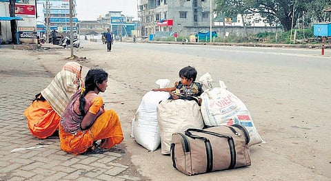 கர்நாடகாவில் திப்பு சுல்தான் ஜெயந்தி விழாவுக்கு எதிர்ப்பு: முழு அடைப்பு போராட்டத்தில் கல்வீச்சு - பதற்றமிக்க பகுதிகளில் 144 தடை உத்தரவு