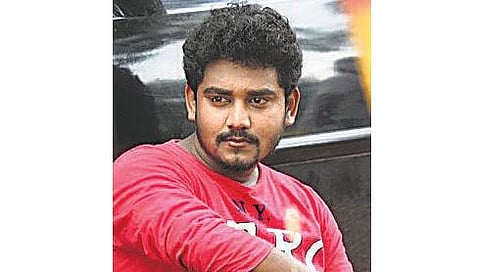 காதலி வீட்டிலிருந்து தப்ப முயன்றபோது 6-வது மாடியில் இருந்து தவறி விழுந்து நடிகர் பலி﻿