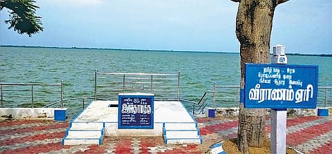 வீராணம் ஏரியை தூர்வாராததால் வெள்ள பாதிப்பு அதிகம்﻿: அரசு ஒதுக்கிய ரூ.40 கோடியை இரண்டு ஆண்டுகளாக கிடப்பில் வைத்த அவலம்﻿