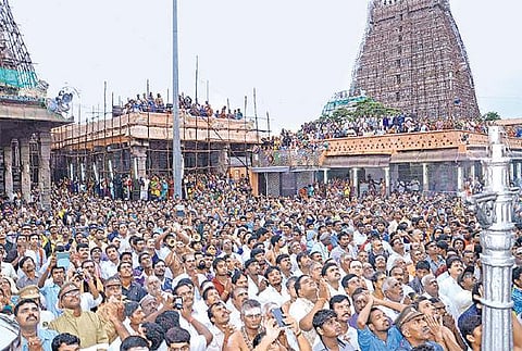 கார்த்திகை தீபத் திருவிழாவை முன்னிட்டு﻿ அண்ணாமலையார் கோயிலில் கொடியேற்றம்﻿