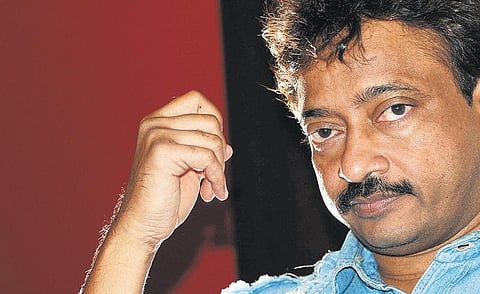 பக்கத்து வீடு: சூடான சுயசரிதை﻿