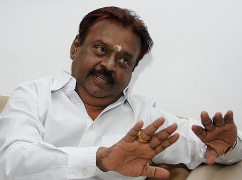 எம்.எல்.ஏ.க்களுடன் விஜயகாந்த் இன்று ஷீரடி பயணம்﻿