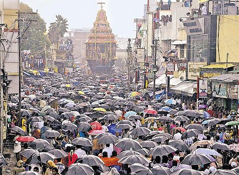 ஒரே நாளில் 5 தேர்கள் பவனி﻿: திருவண்ணாமலையில் மகா தேரோட்டம்﻿ - லட்சக்கணக்கான பக்தர்கள் தரிசனம்﻿