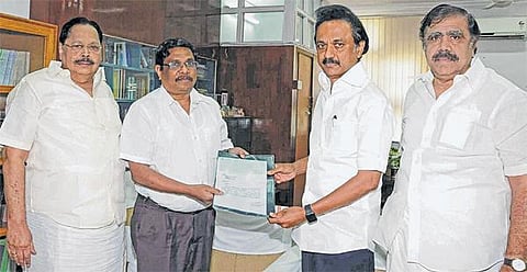 வெள்ள நிவாரணம் முழுமையாக சென்றடைய﻿ மாவட்டந்தோறும் அனைத்து கட்சிக் குழு﻿﻿: மு.க.ஸ்டாலின் வலியுறுத்தல்﻿﻿