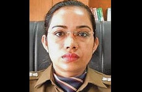அமைச்சரிடம் விவாதம் செய்த பெண் ஐபிஎஸ் இடமாற்றம்: பாஜக அரசின் நடவடிக்கையால் சர்ச்சை﻿