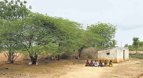 பெண் எனும் பகடைக்காய்: எத்தனை யுகங்களுக்குக் கண்காணிப்பீர்கள்?﻿