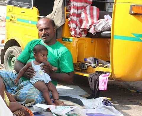 வெள்ளத்தால் இழந்த அத்தியாவசிய பொருட்களை தமிழக அரசே வழங்க வேண்டும்: விஜயகாந்த் வலியுறுத்தல்