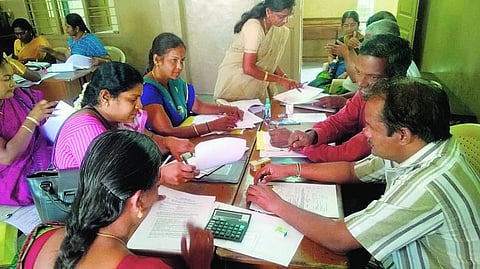 வெள்ளத்தில் கல்விச்சான்றிதழை இழந்தோருக்கு﻿ புதிய சான்றிதழ் வழங்க சிறப்பு முகாம்கள்﻿: 132 பள்ளிகளில் ஏற்பாடு﻿