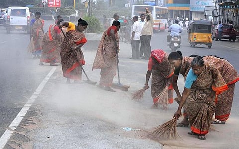 துப்புரவு தொழிலாளர்களின் மாற்று அணி சென்னை வருகை﻿