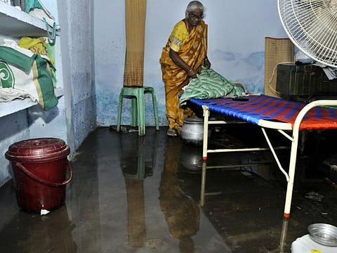 சென்னையில் மழையால் வீட்டு உபயோக பொருட்களுக்கு சேதம்﻿: கட்டில், மெத்தைகளுக்கு கடும் தட்டுப்பாடு