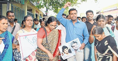 ஆபாசப் பாடலை இசையமைத்து, பாடியதாக சர்ச்சை﻿: சிம்பு, அனிருத்துக்கு தமிழகமெங்கும் எதிர்ப்பு வலுக்கிறது﻿