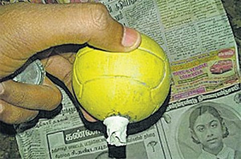 பேராவூரணி அருகே﻿ ஜஸ்கிரீம் டப்பாவில் வெடிகுண்டு﻿