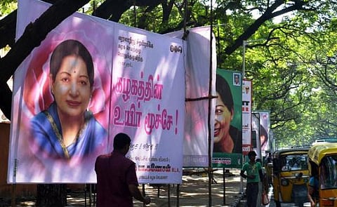 திமுகவிடம் இருந்து ஜனநாயகத்தைக் காப்பாற்ற வேண்டும்: அதிமுக பொதுக்குழுவில் தீர்மானம்