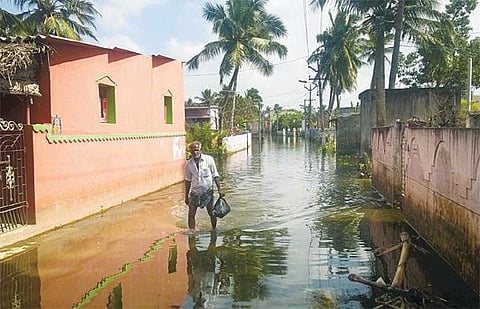 திருநின்றவூர் ஏரியை திறந்தும் நீர் வடியவில்லை﻿: தவிக்கும் மக்கள்﻿