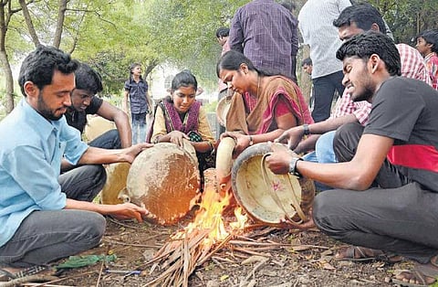 பறை இசையை பரவலாக்க புதிய சொற்கட்டு﻿: ஆராய்ச்சியோடு பயிற்சியும் அளிக்கும் இளைஞர் குழு﻿