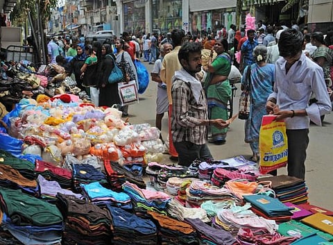 தமிழகம் முழுவதும் 10 நாட்களில்﻿ 54,653 சிறு வணிகர்களுக்கு ரூ.27 கோடி கடன்﻿