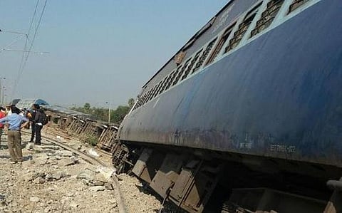 ஜோலார்பேட்டை அருகே﻿ ஐலேண்ட் விரைவு ரயில் தடம் புரண்டு விபத்து﻿: 55 பேர் காயம், 11 ரயில்கள் ரத்து