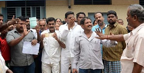 பள்ளிக் கட்டணம் செலுத்த முடியாததால்﻿ மகனைக் கொன்று தொழிலாளி தற்கொலை﻿: வேடசந்தூர் அருகே துயரச் சம்பவம்﻿