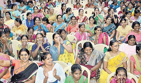மதுரையில் ‘தி இந்து - பெண் இன்று’ மகளிர் திருவிழா: கலைநிகழ்ச்சிகளில் பெண்கள் உற்சாகத்துடன் கலந்துகொண்டனர்﻿