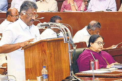 புதிய அறிவிப்புகள் எதுவும் இல்லை: ரூ.60,610 கோடிக்கு இடைக்கால பட்ஜெட்﻿ - சட்டப்பேரவையில் நிதியமைச்சர் ஓ.பன்னீர்செல்வம் தாக்கல் செய்தார்