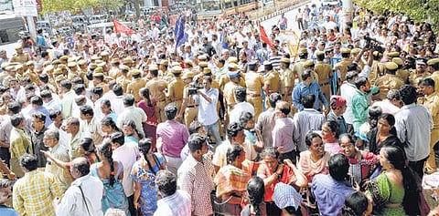 அரசு ஊழியர் போராட்டம் தீவிரம் ஆகிறது