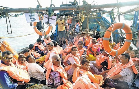 கச்சத்தீவு அந்தோனியார் ஆலய திருவிழா கொடியேற்றத்துடன் தொடக்கம்﻿: இந்தியா, இலங்கை பக்தர்கள் குவிந்தனர்﻿