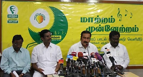 சினிமா வசனத்தை நம்பும் திமுக: அன்புமணி தாக்கு