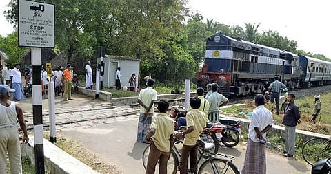 விபத்துகளை தடுக்க அடுத்த 4 ஆண்டுகளில்﻿ லெவல் கிராஸிங்குகள் அனைத்தும் அகற்றப்படும்﻿