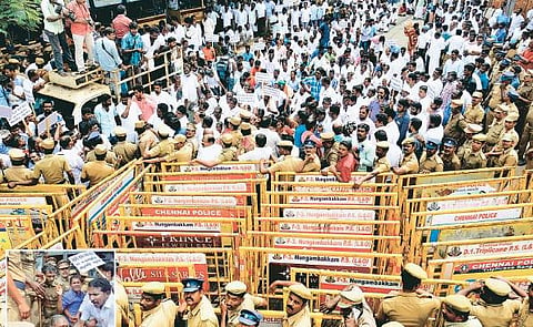 இலங்கை தூதரகத்தை மீனவர்கள் முற்றுகை﻿: தாக்குதல், கைது செய்யப்படுவதற்கு எதிர்ப்பு﻿- தீக்குளிக்க முயன்றதால் பரபரப்பு﻿