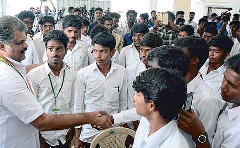 யாருடன் கூட்டணி? - வாசனிடம் மாணவர்கள்﻿ கேள்வி