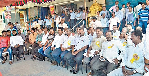 நாடு முழுவதும் 4-வது நாளாக நீடிக்கும் போராட்டம்: 2 லட்சம் நகை கடைகள் மூடல்﻿﻿
