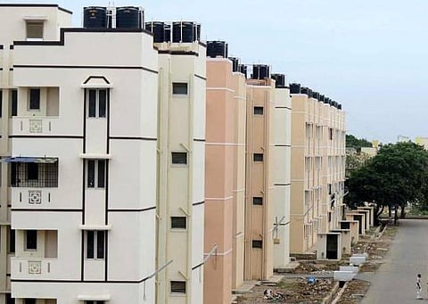 பல கோடி ரூபாய் லஞ்சம் பெற்றதாக வீட்டுவசதி வாரியத் தலைவர் மீது வழக்கு