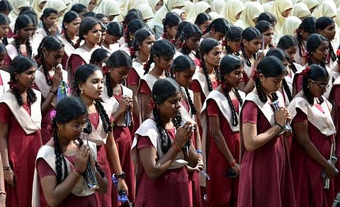 எல்லா தனியார் பள்ளிகளிலும்﻿﻿ இறைவணக்கத்தின்போது தேசியகீதம் பாட வேண்டும்﻿: சென்னை உயர் நீதிமன்றம் உத்தரவு﻿﻿