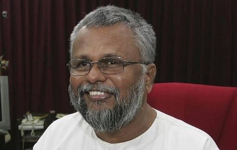 30 ஆண்டுகளாக நடக்கும் கொலை வழக்கு﻿: இலங்கையில் உள்ள இந்திய தூதரகத்தில் டக்ளஸ் தேவானந்தா ஆஜர்﻿ - காணொலி காட்சியில் சென்னை நீதிபதி விசாரணை﻿