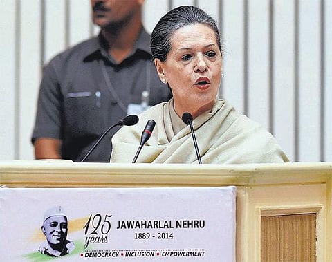 நெருக்கடியான காலத்தை கடக்கிறோம்﻿: சோனியா காந்தி குற்றச்சாட்டு﻿