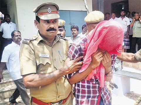 உடுமலை சங்கர் கொலை வழக்கில்﻿ கல்லூரி மாணவர் நீதிமன்றத்தில் சரண்﻿