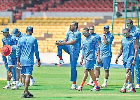 பெங்களூரு சின்னசாமி மைதானத்தில் மேற்கிந்தியத் தீவுகள்-இலங்கை இன்று மோதல்﻿: கிறிஸ் கெய்லை சமாளிக்குமா மேத்யூஸ் குழு﻿﻿