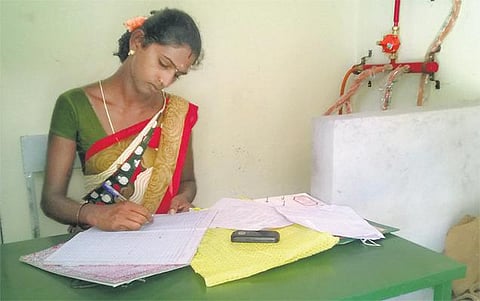 முகம் நூறு: விடியல் தந்த அரசுப் பணி!