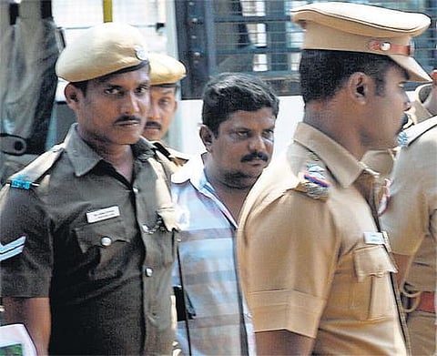 உடுமலை சங்கர் கொலைச் சம்பவம்﻿: கவுசல்யாவின் தந்தை சின்னச்சாமியிடம் 7 நாட்கள் போலீஸ் காவலில் விசாரணை﻿ - உடுமலை நீதிமன்றம் அனுமதி﻿