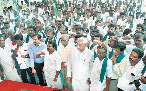 ஏழை விவசாயிகளுக்கு எதிரான அரசின் நடவடிக்கைகளை பொறுத்துக்கொள்ள முடியாது: சென்னை ஆர்ப்பாட்டத்தில் கண்டனம்