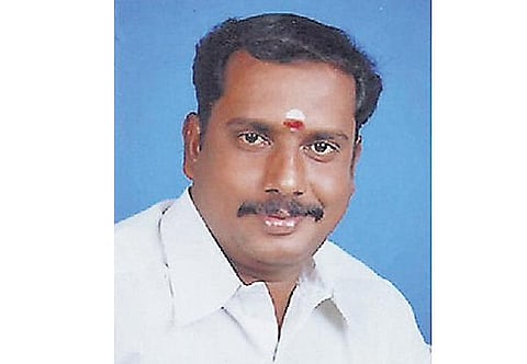 மதுரை மாநகராட்சி 7-வது வார்டு அதிமுக கவுன்சிலர் தற்கொலை﻿