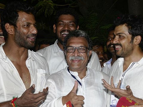 நட்சத்திர கிரிக்கெட்: வீரர்களாக நடிகர்கள், விளம்பர தூதுவர்களாக நடிகைகள்