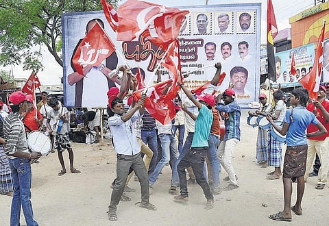 செண்டை மேளம், பட்டாசு, ரோஜாப்பூ மாலை﻿: களைகட்டிய தேமுதிக - மந கூட்டணி பிரச்சார கூட்டம்﻿
